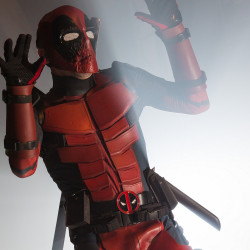 444boMaupinsat0183costumedeadpoolc3